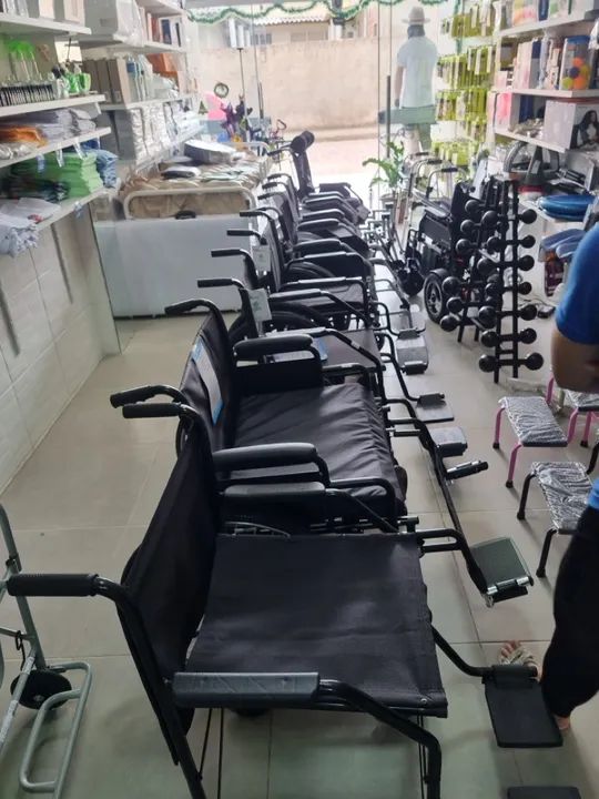 Cadeira de rodas e cadeiras de banho 