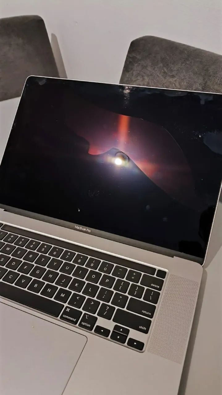 MacBook Pro 2019 I9, 32gb ram, 1T ssd TELA QUEBRADA - Notebooks