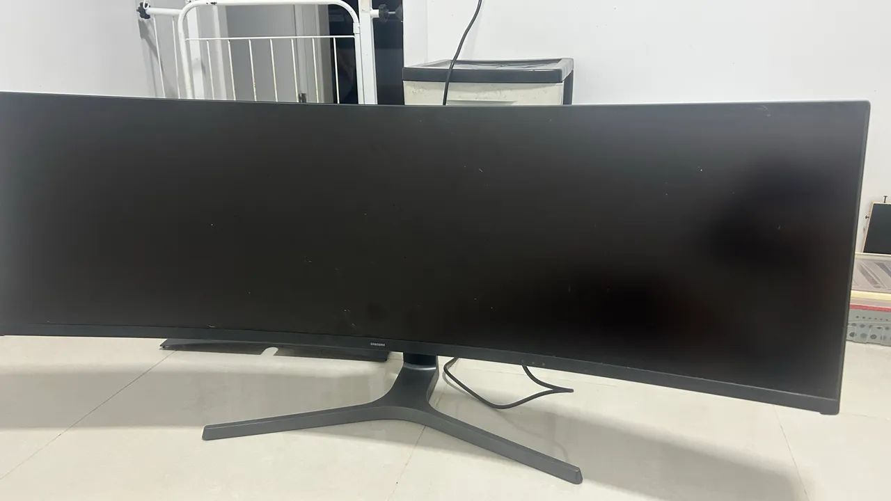 Samsung odyssey g9 49, modelo C49RG90SSL com defeito na tela