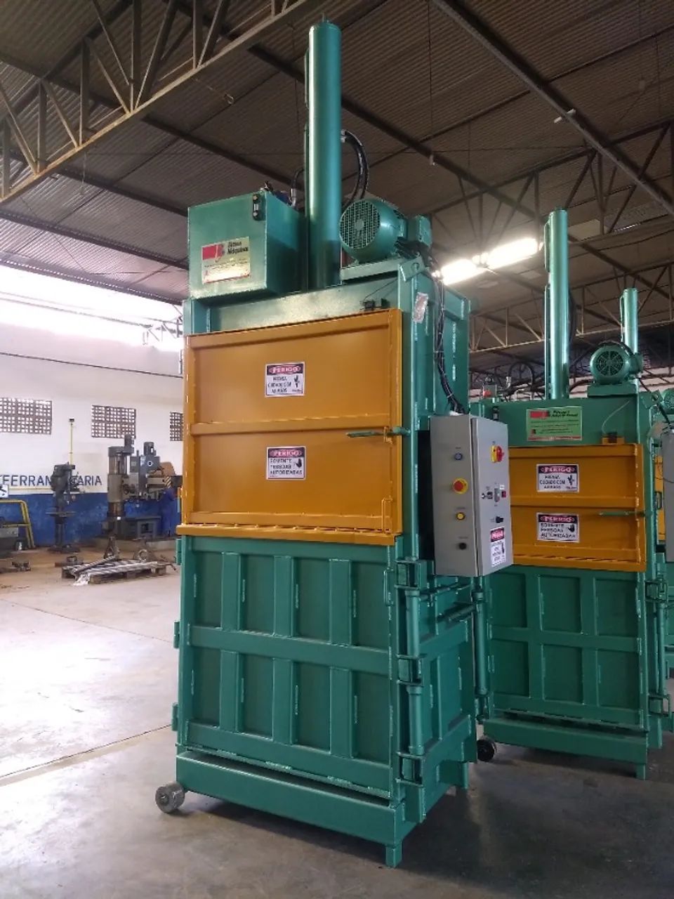Prensa Hidráulica Vertical - Enfardadeira para fardos de resíduos para Reciclagem - Foto 2