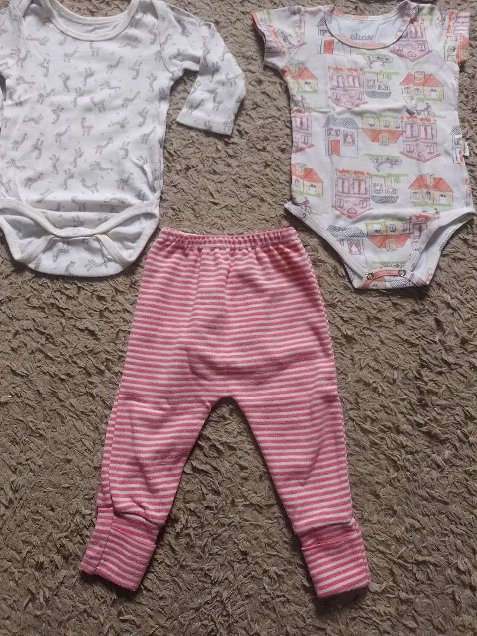 Lote de roupas de bebê - Bodies e calça - tamanho G ( 3/6 meses ) - Foto 4
