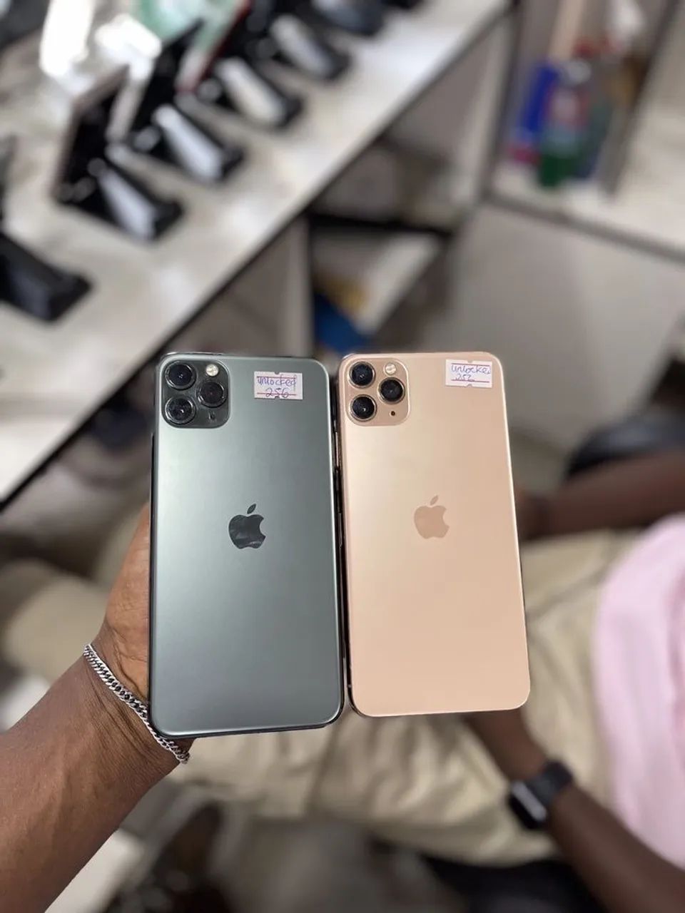 iPhone 11 Pro Max 64 gb semi novos  - Foto 2