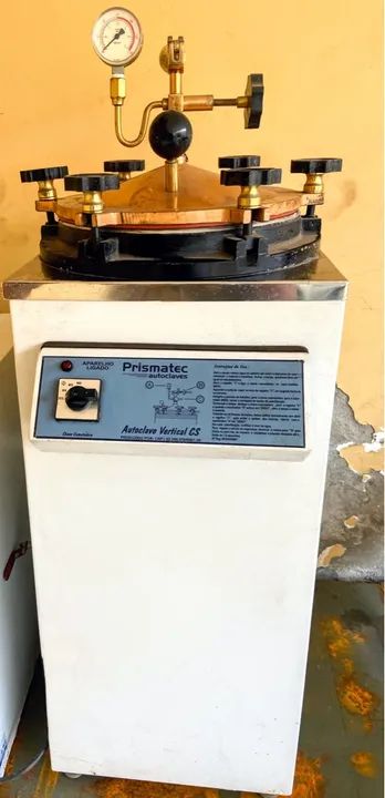 autoclave vertical da marca Prismatec, modelo Autoclave Vertical CS.