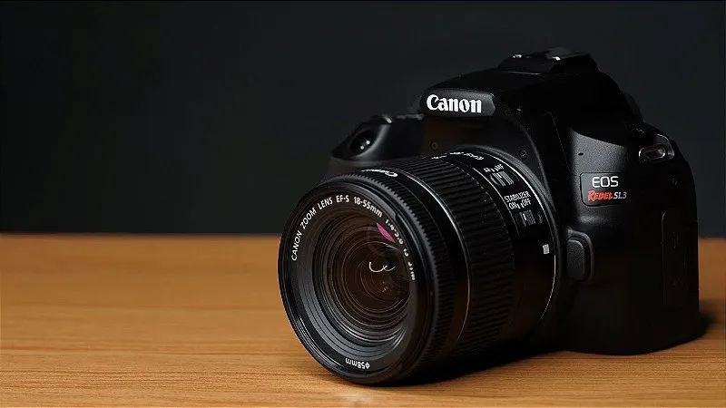 Camera SL3 + Lente 50mm praticamente novas. (Posso mandar fotos ou video dela no whats)