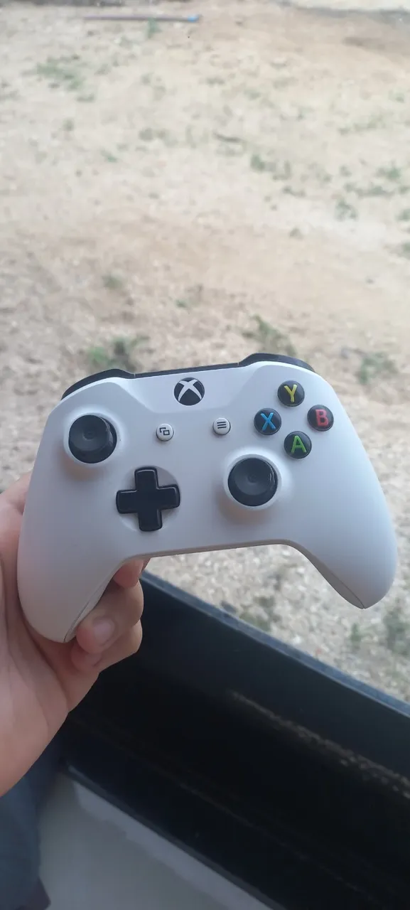 Controle xbox one s obs:esta com drift no analogico esquerdo