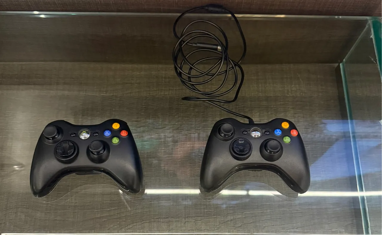 Controles Xbox 360 com Fio - Ótimo Estado!