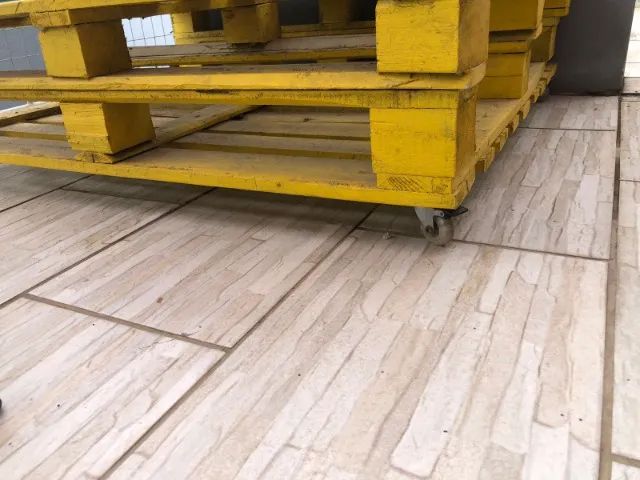 Pallet com rodinhas e vidro - Foto 2