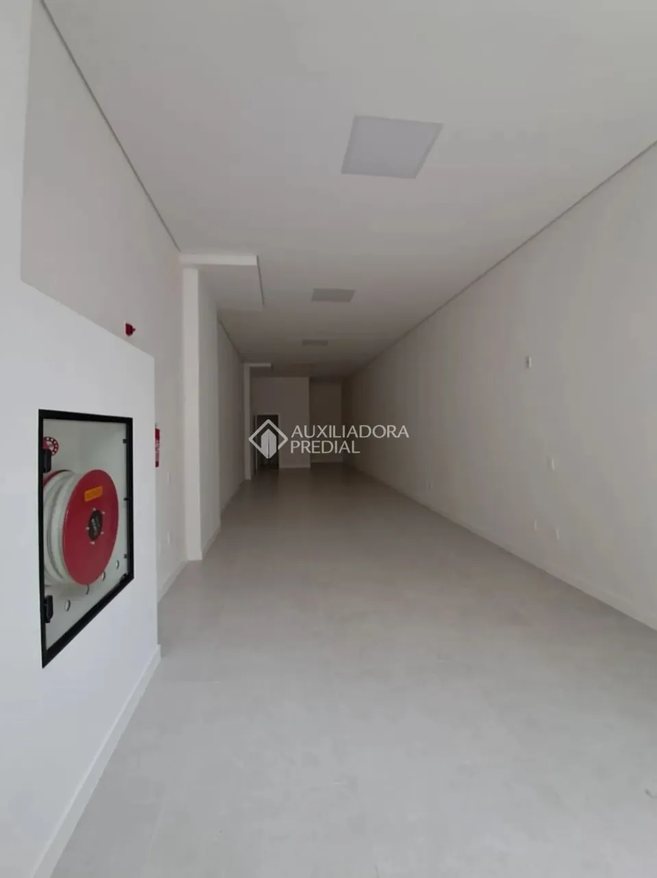Sala Comercial para Locação Anual no Centro de Balneário Camboriú
