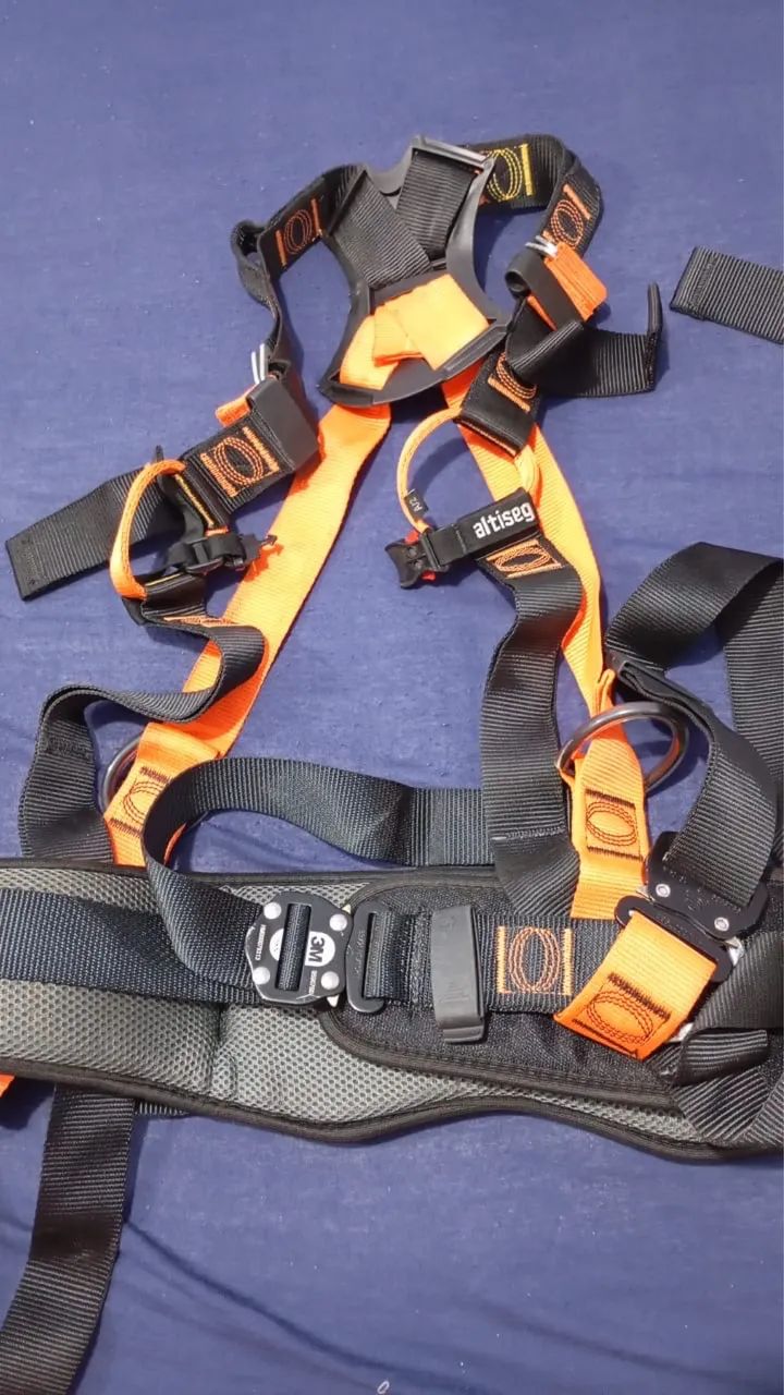 Cinturões tipo Paraquedista de Corpo Inteiro 3M.
