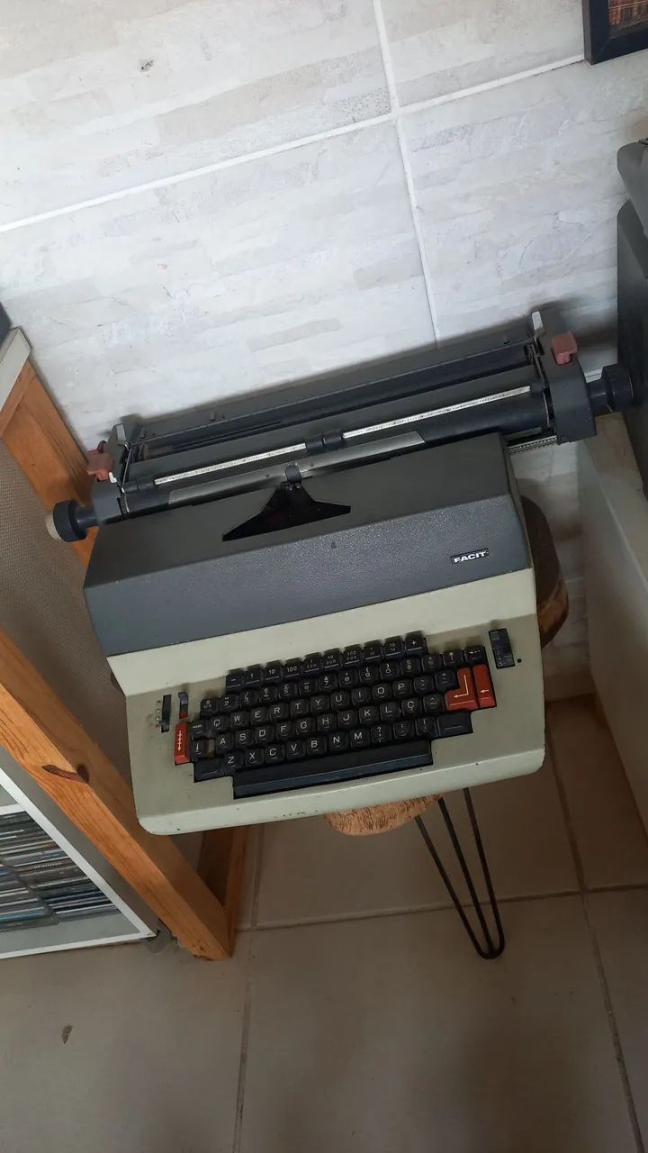 Máquina de Escrever Facit Antiga