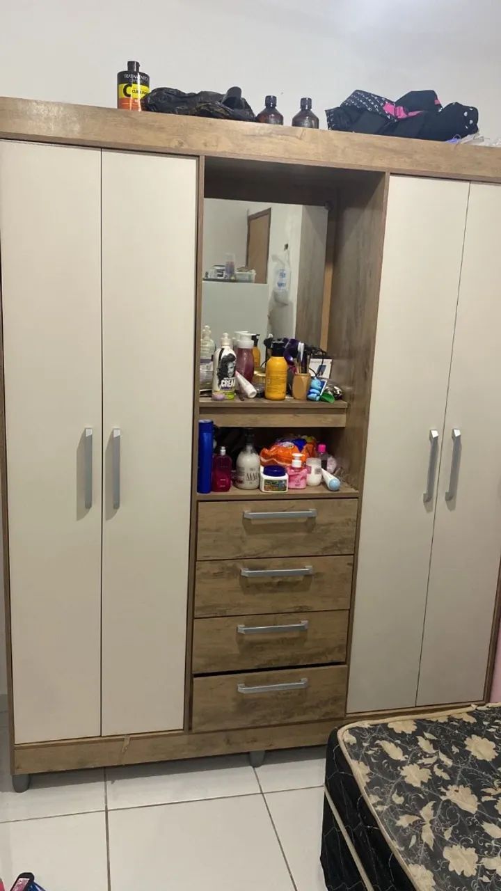 Guarda-Roupa semi-novo e bem zelado 