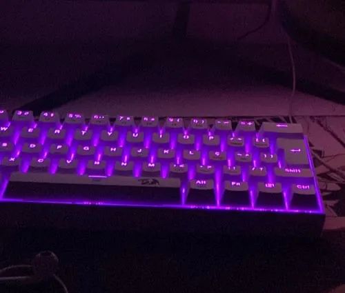 Teclado mecânico branco Redragon