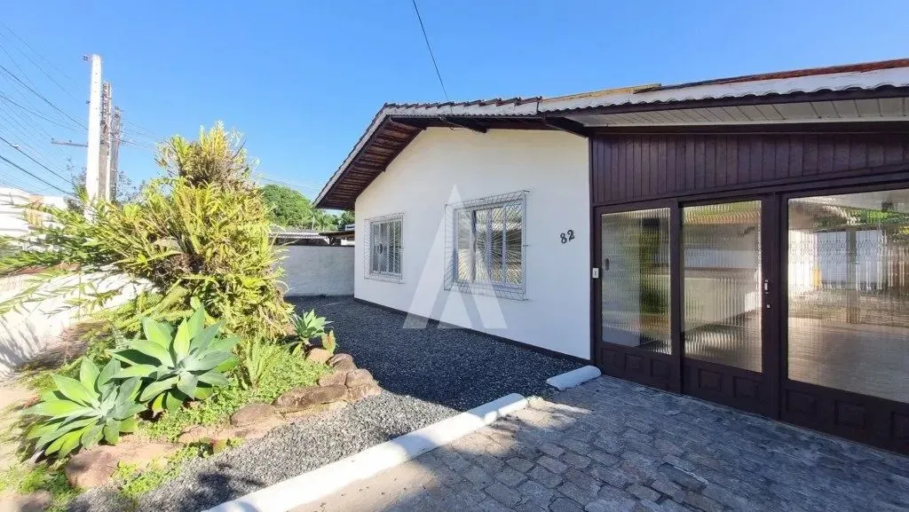 Casa com 3 quarto(s) à venda no bairro América em Joinville, por R$ 690.000.00.