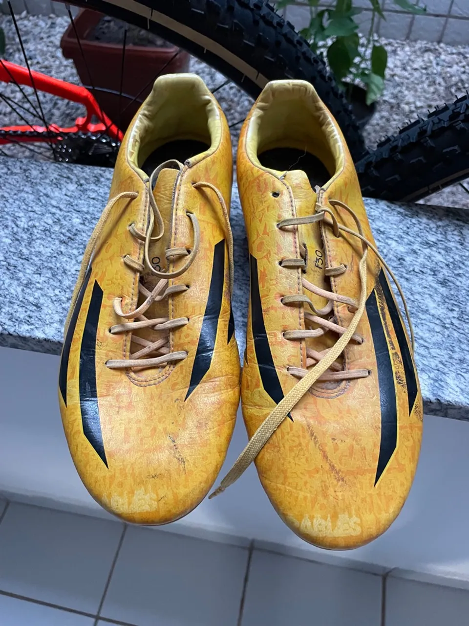 Chuteiras Adidas F30- Tamanho 42