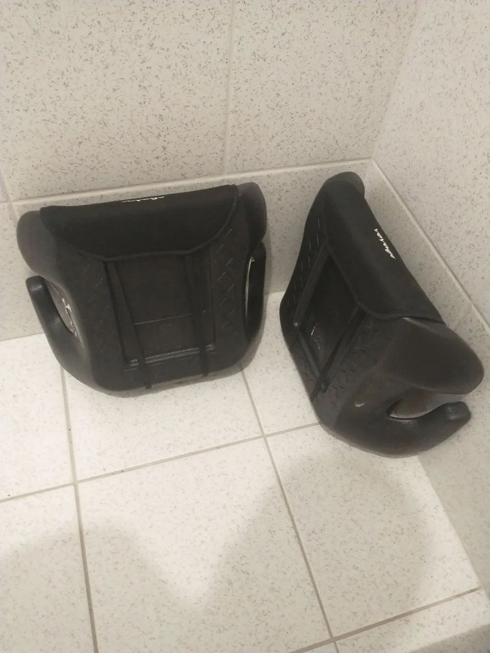  Duas Cadeiras 