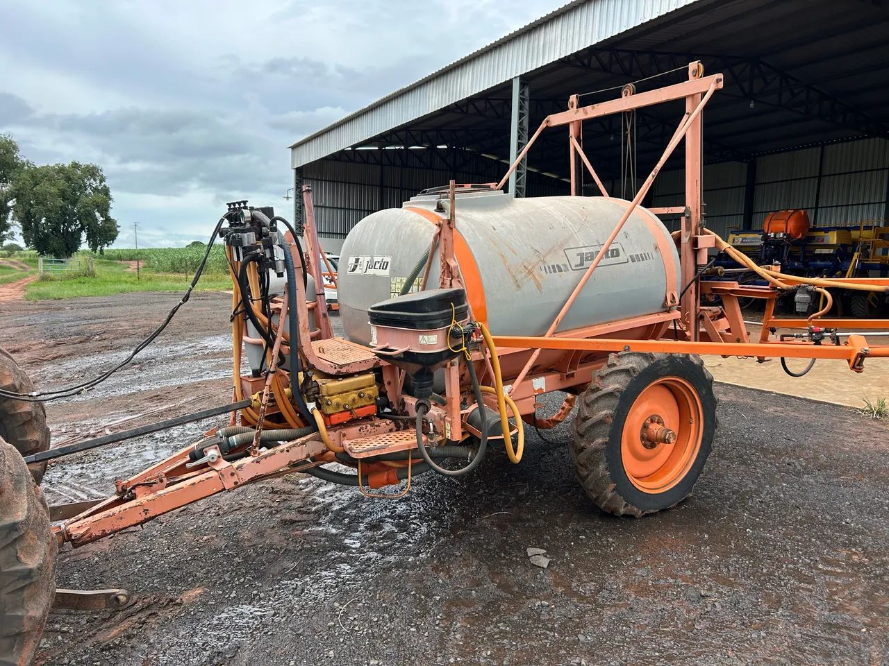 Pulverizador Jacto Columbia Cross 2000 lts  - Foto 3
