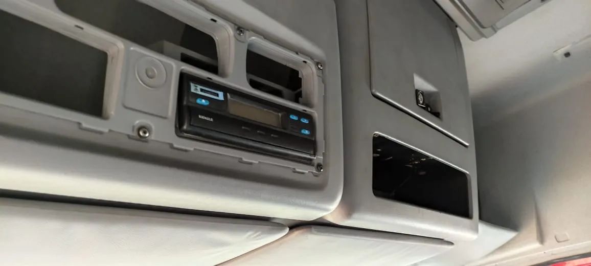 Mb atego 2425 6x2/carroceria/2011 - Foto 9