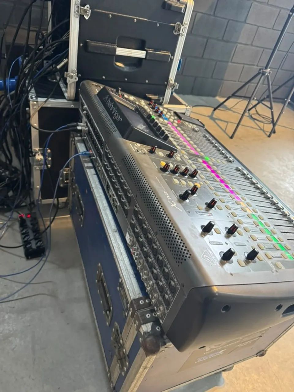 MESA DE SOM DIGITAL BEHRINGER X32 FULL c/ CASE NOVO - Foto 2