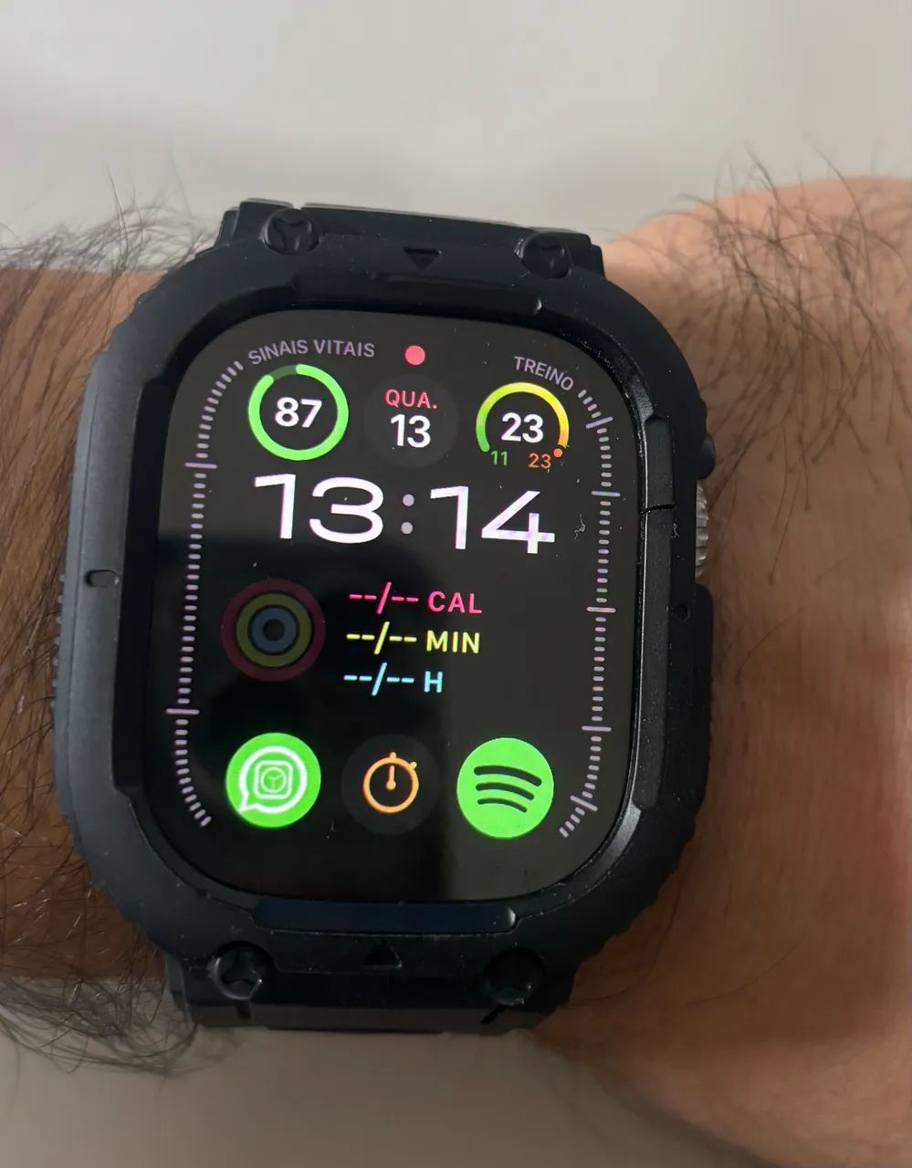 Apple Watch Ultra 2 com caixa de titânio de 49mm e pulseira loop Trail azul. - Foto 5