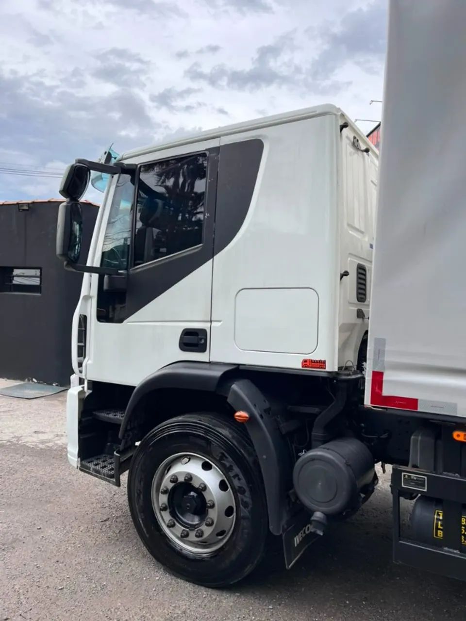 Iveco Tector 240e28S 2016 Baú sider - Foto 3
