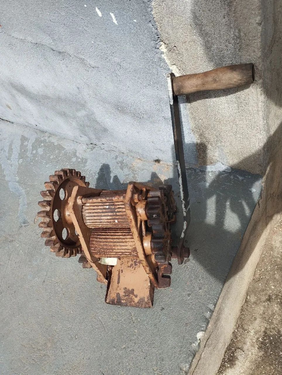 Engenho manual antigo pra moer cana 3 moendas. - Foto 6