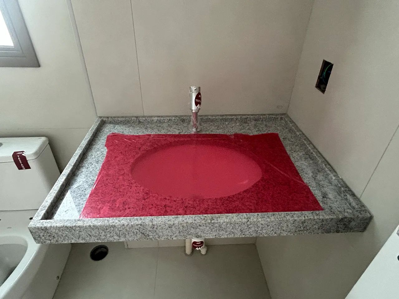 Vendo pia em granito com a Cuba e torneira - Foto 4