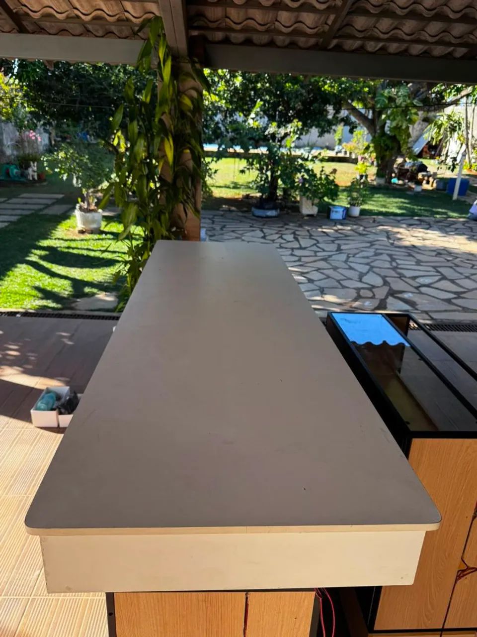 Mesa expositora de 2,25 x 70, e prateleiras - Foto 2
