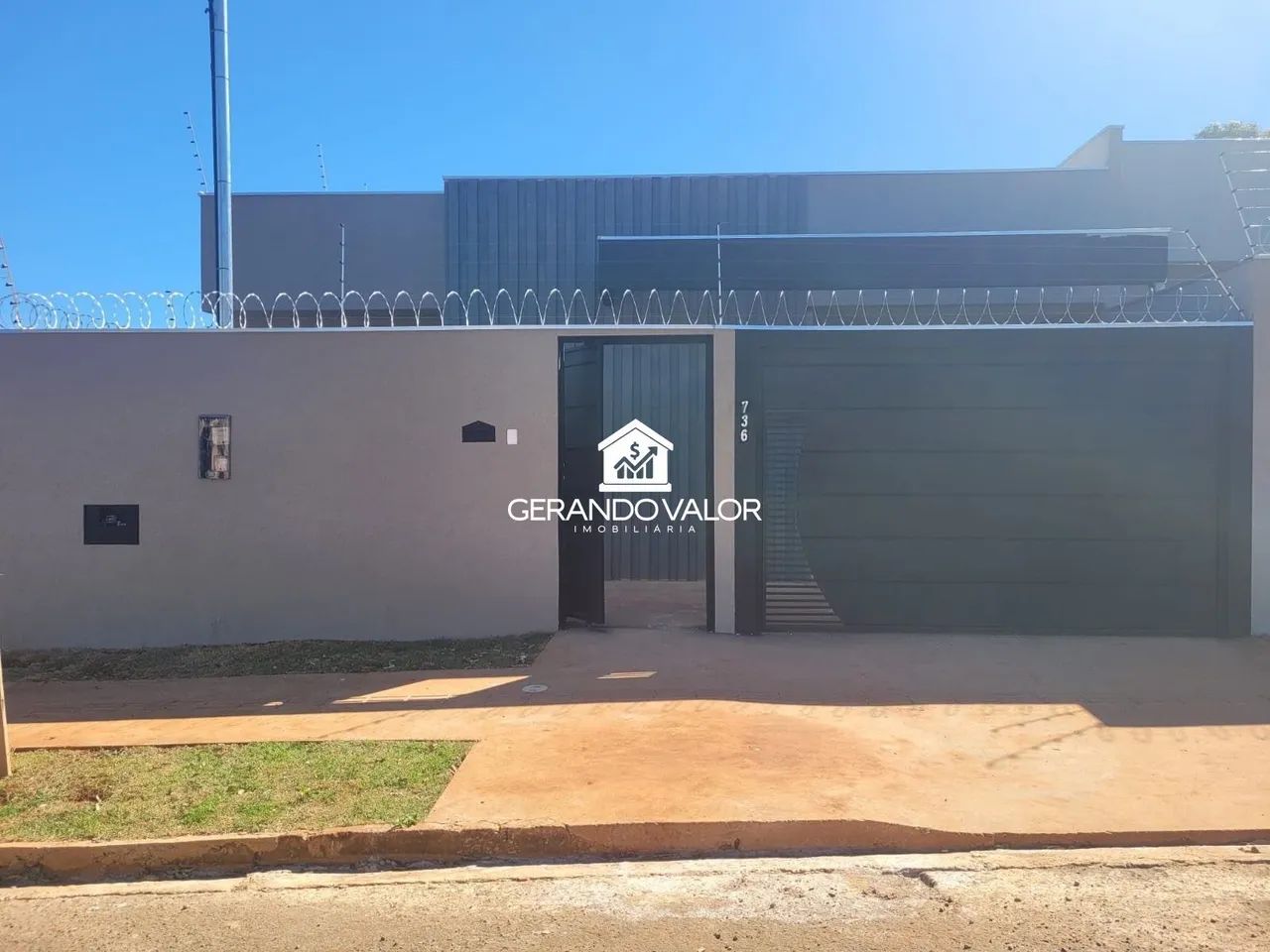 3 quartos sendo uma Suíte e garagem coberta