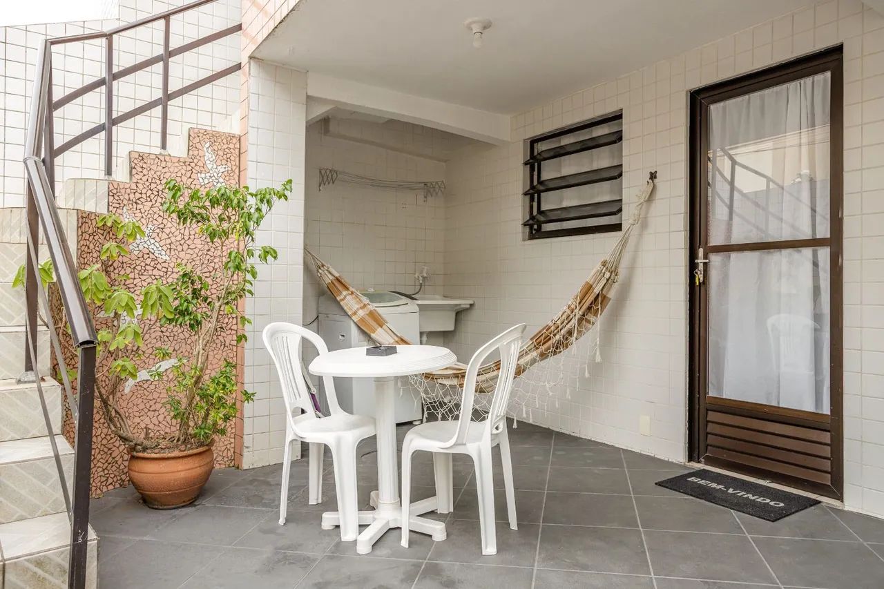 Alugo hermoso apartamento mensual 50 metros da praia Barra da lagoa - Foto 2
