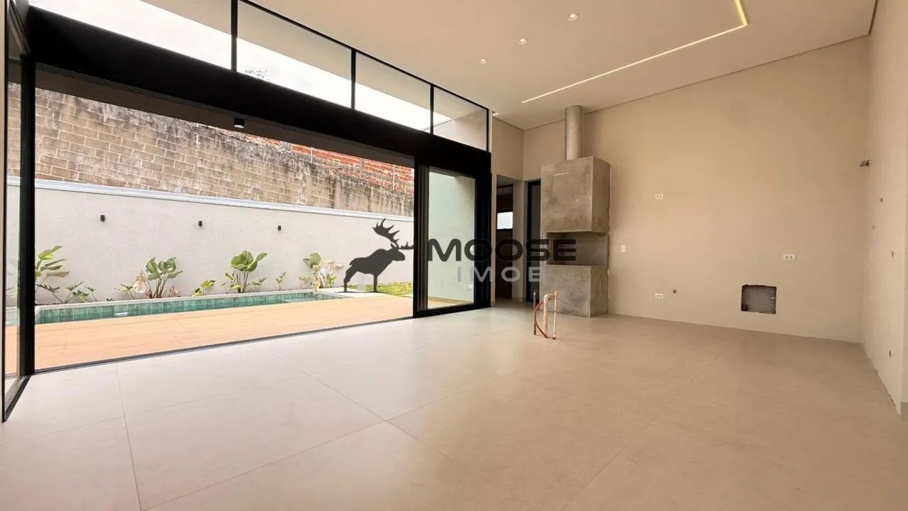 Oportunidade- Casa com 3 suites e piscina no Condomínio Hayashi