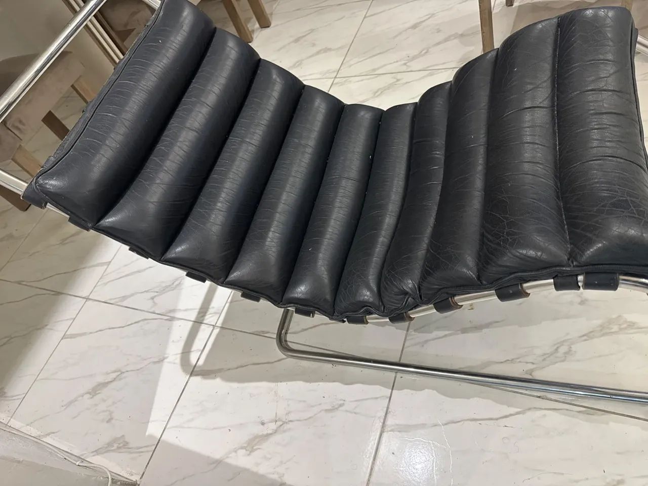 Cadeira de couro elegante  - Foto 5