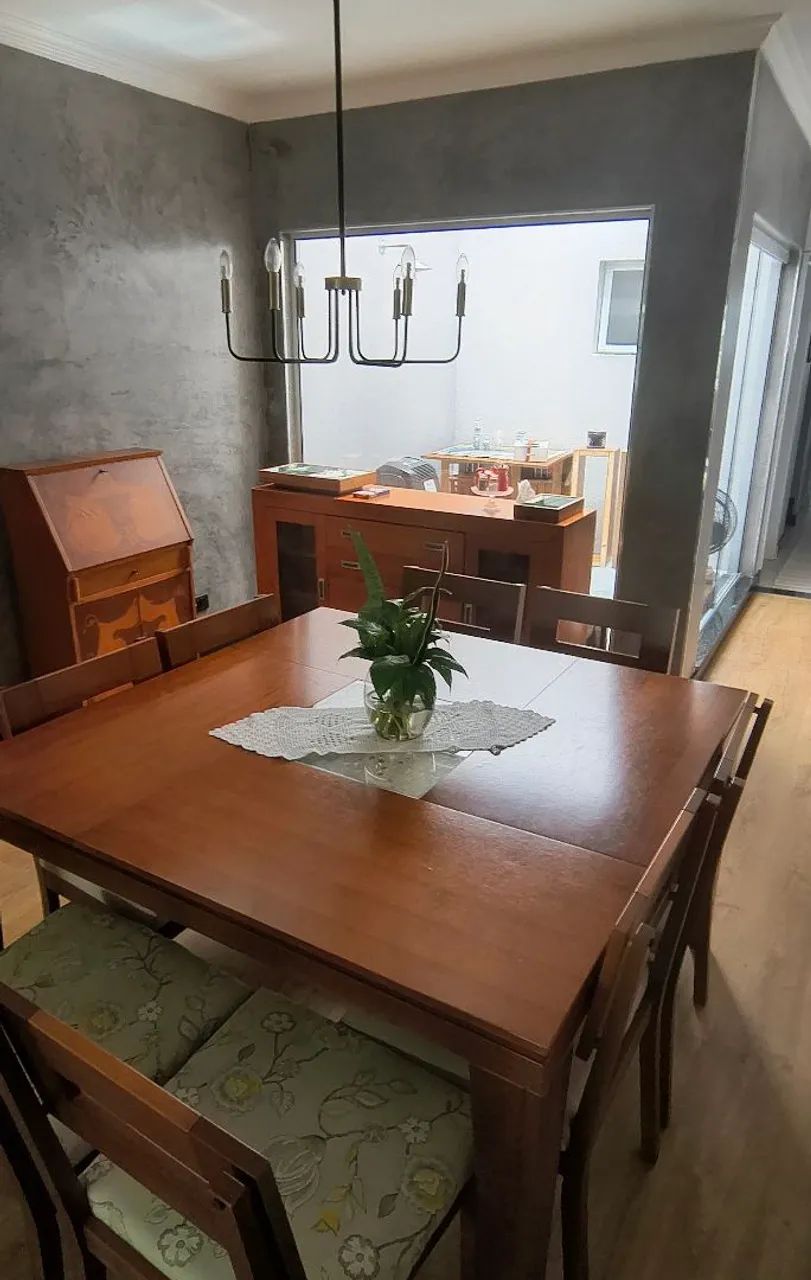 Mesa de jantar quadrada com 8 cadeiras 