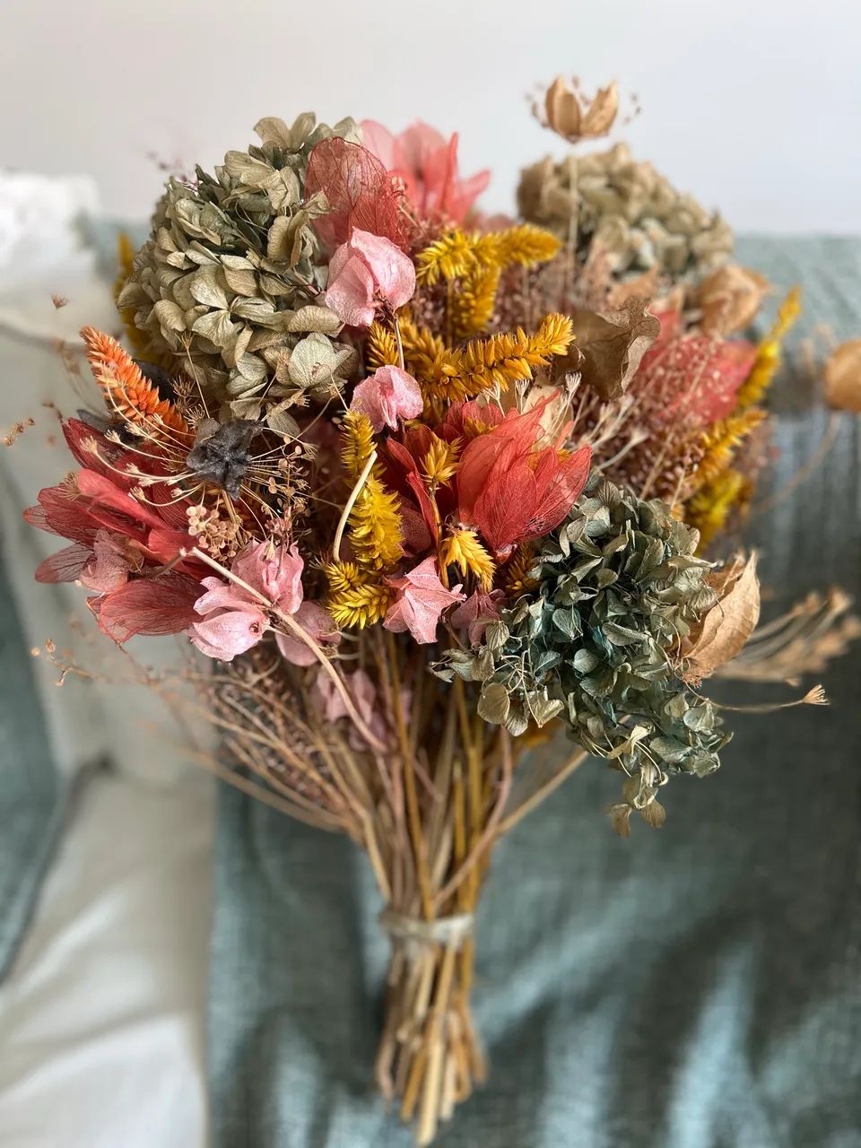 Vendo 2 buquês de flores secas 