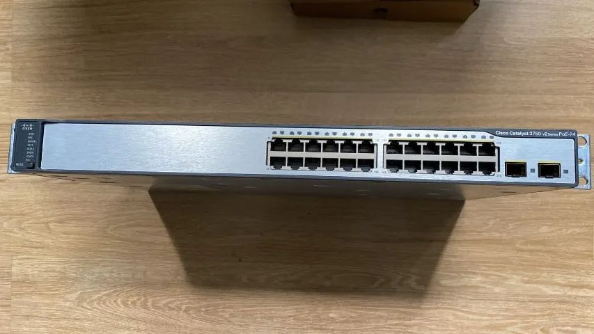Switch Cisco Catalyst 3750 v2 | 24 Portas PoE + 2 Uplinks SFP Gigabit