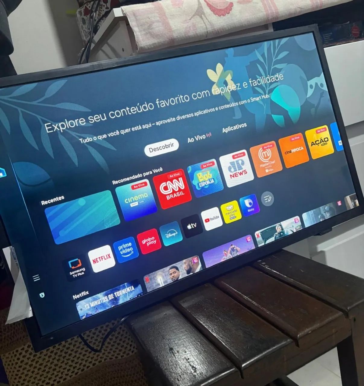 Tv samsung 32 smart na caixa nem 1 mes de uso  - Foto 3