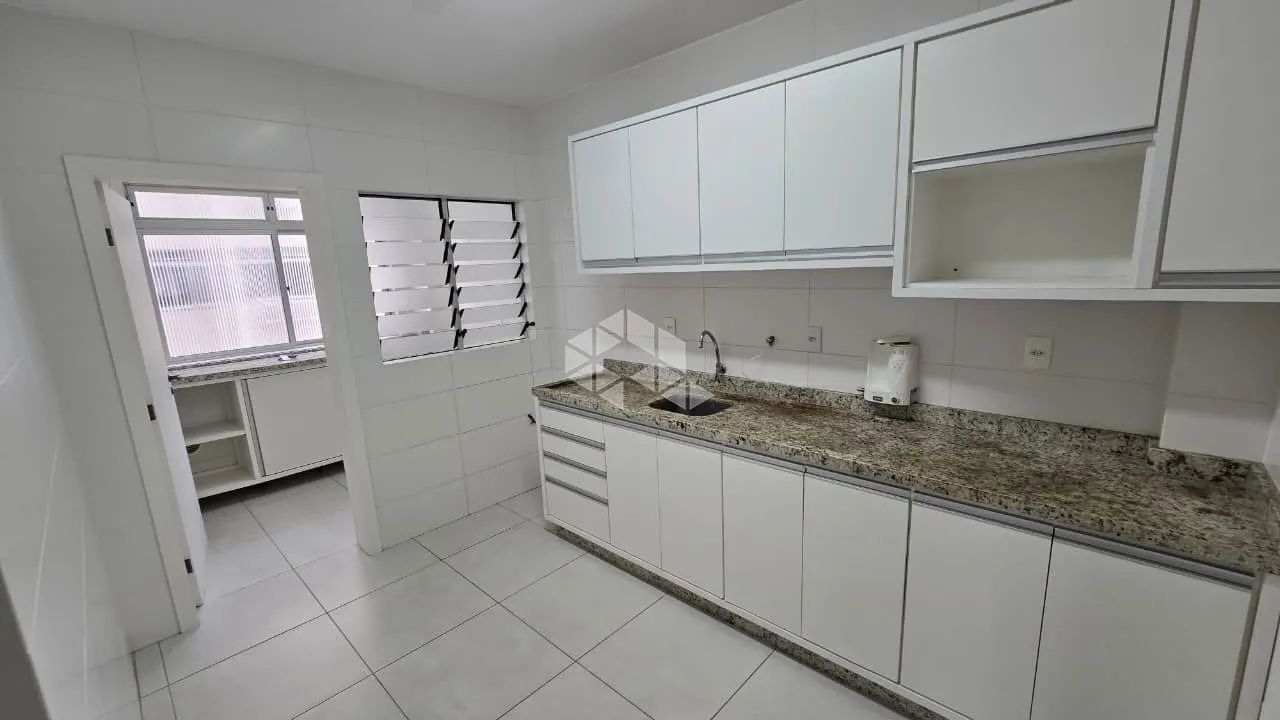 Excelente apartamento com 3 dormitórios, sendo 1 suíte, com sol da manhã e vista livre. Se