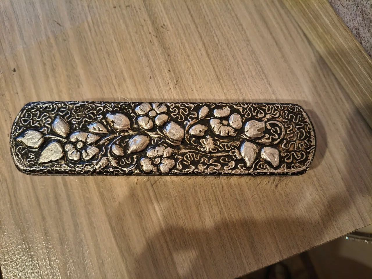 Escova com detalhe prateado