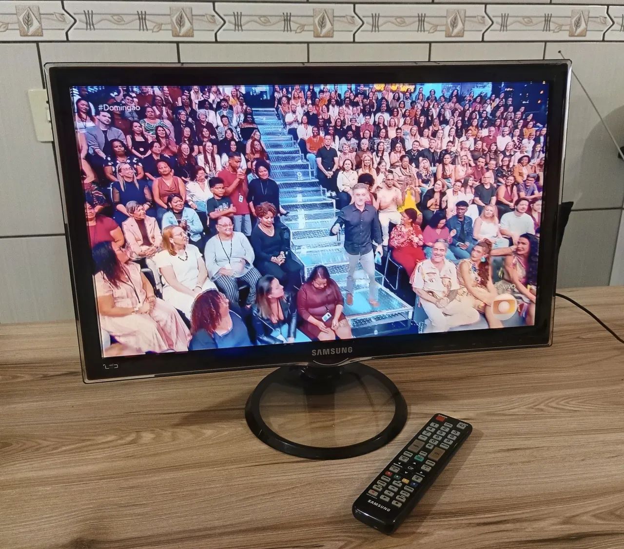 TV 24 polegadas Samsung com controle  - Foto 3