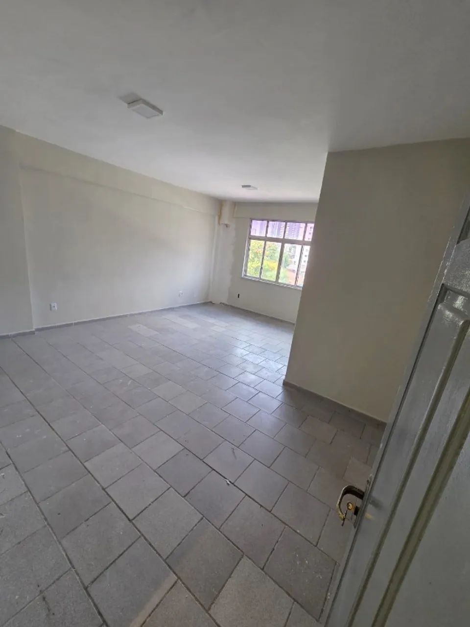 Alugo Sala Comercial Próximo ao Bosque - Foto 4