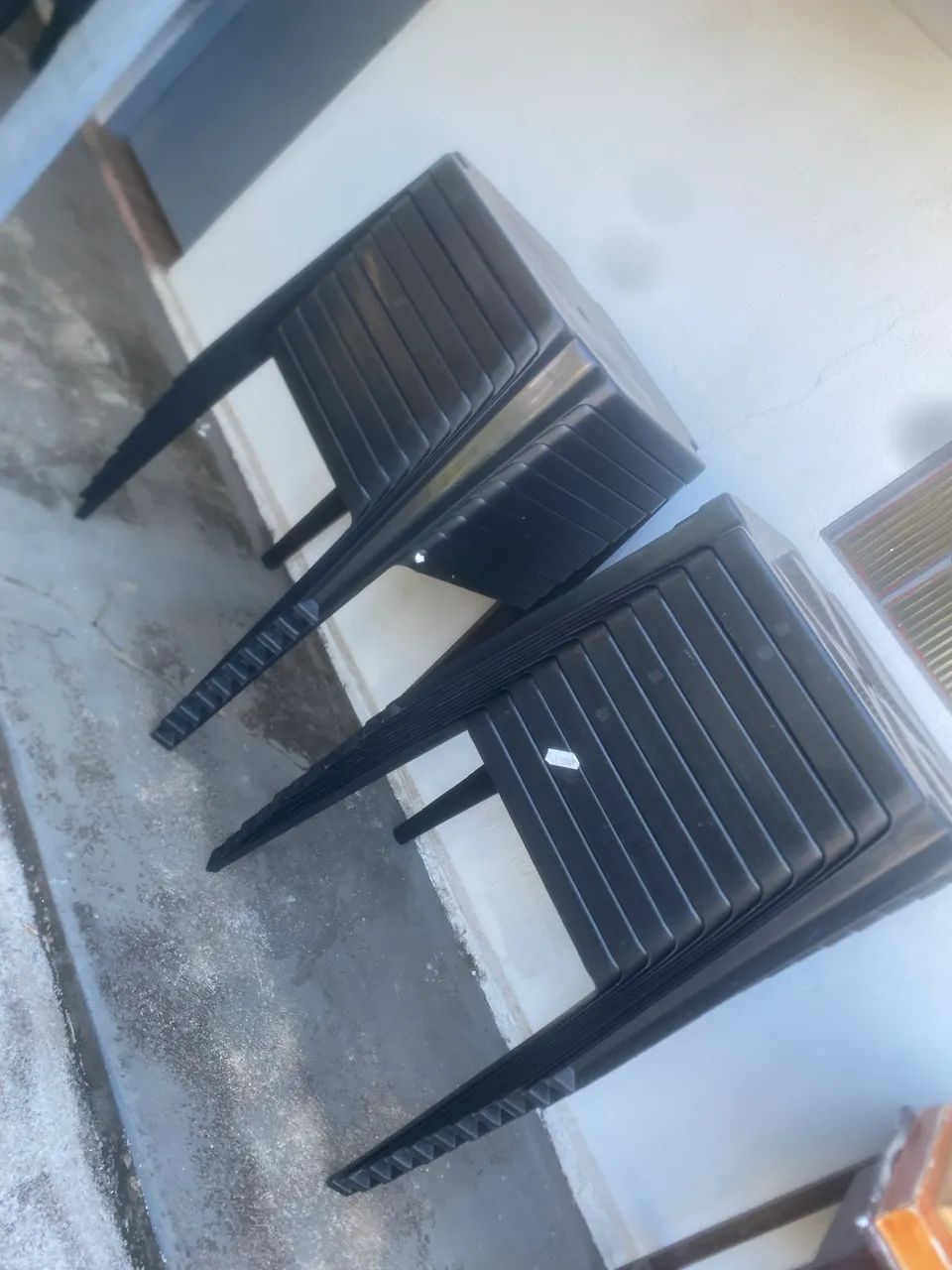 Jogo de mesas e cadeiras plastico