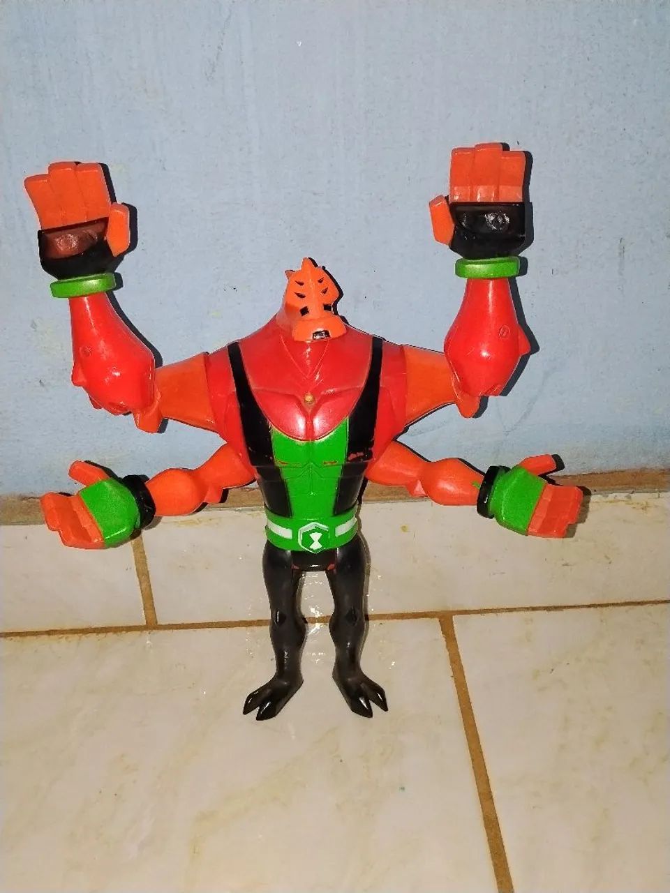 Boneco 4 braços do Ben 10 grande  - Foto 3
