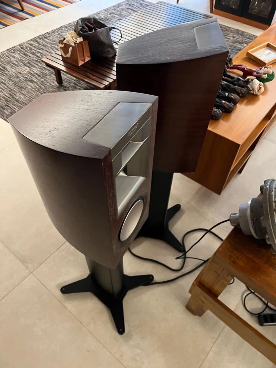 Caixas Klipsch P-17 com pedestais originais