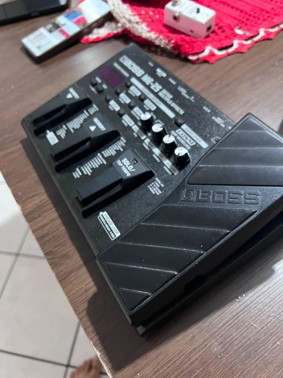 R$650 Pedaleira Boss me 25 com fonte  - Foto 5