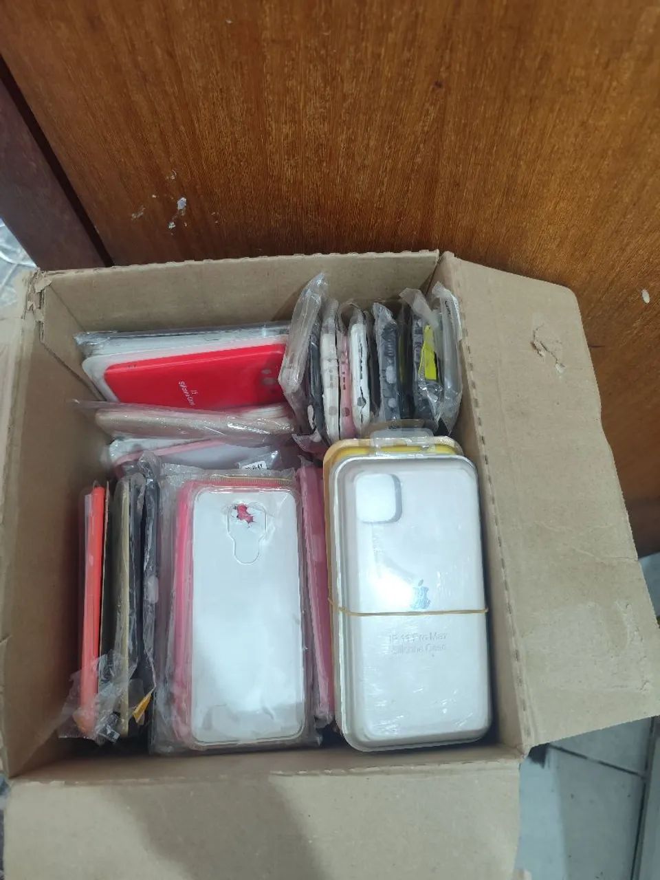 Várias Capinha para Celular - Vários Modelos, Cores e Estilos