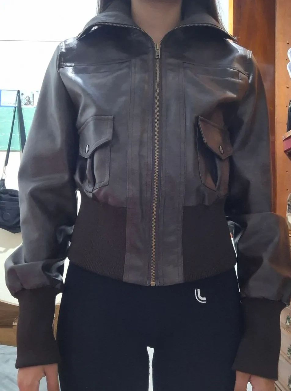 Jaqueta feminina estilo couro marrom  - Foto 2