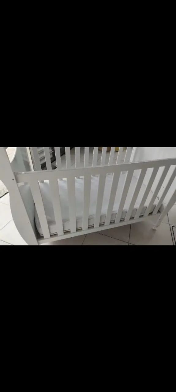 Berço com colchão novíssimo 