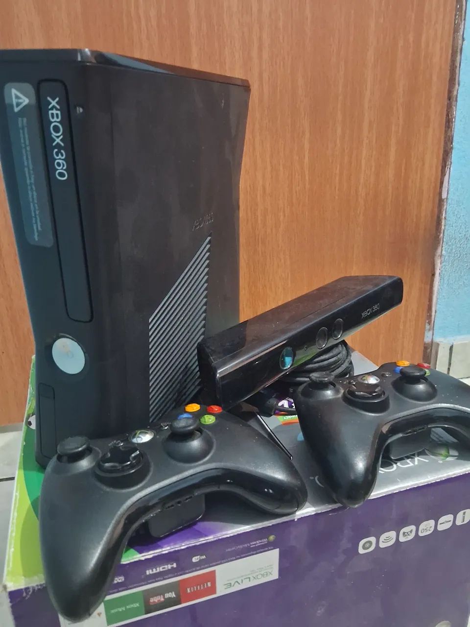 Xbox 360 + Kinect + 2 Controles - Completo na Caixa - Foto 2