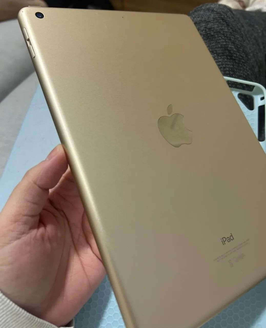 iPad 5ª Geração 32GB Dourado Wi-Fi - Conservado e Funcionando Perfeitamente - Foto 3
