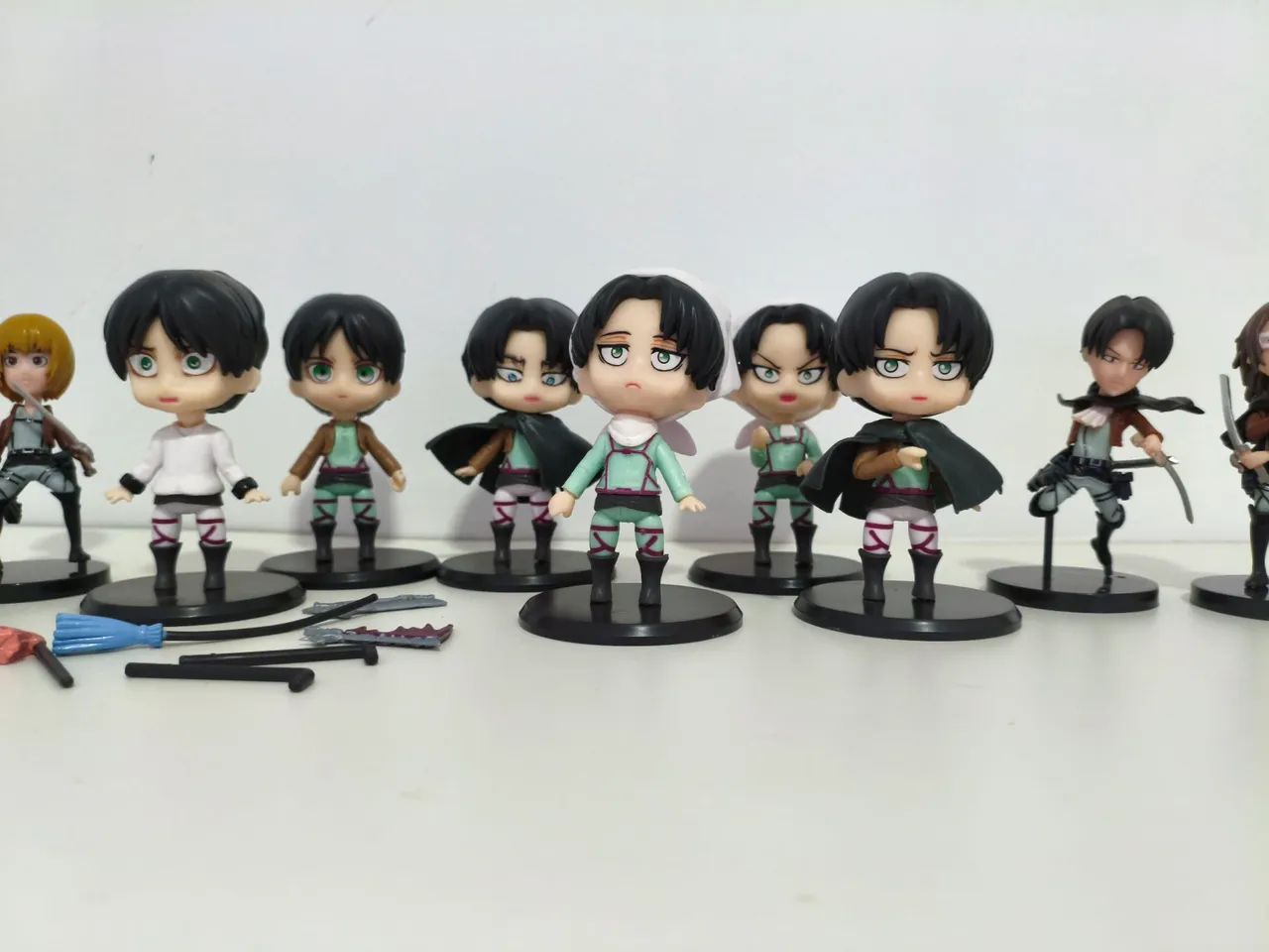 12 action figures Shingeki no Kyojin 10 cm e 07cm material PVC - Foto 3