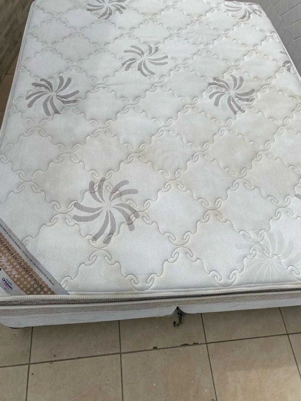 Cama box queen impecável  - Foto 4